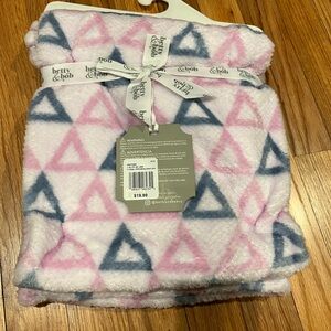 Pink and Gray Triangle Throw NWT Blanket